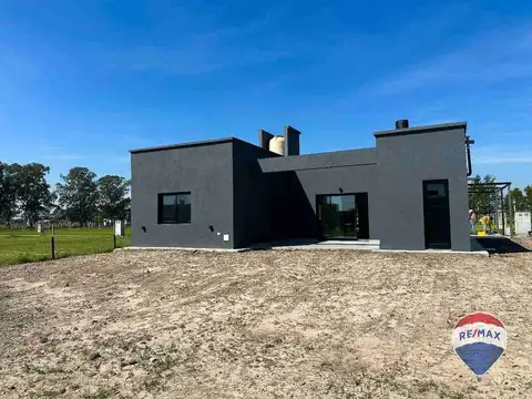 CASA EN VENTA 4 AMBIENTES A ESTRENAR