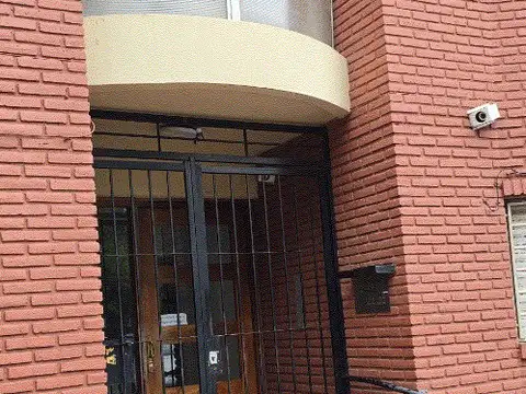 SAENZ PEÑA  FTE.  ESCACION 2 AMBIENTES   con BALCON  BAJAS EXPENSAS