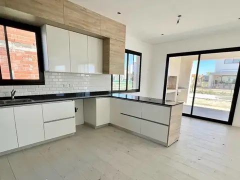 venta Casa - Barrio Riberas - Puertos del lago