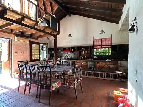 Casa 2 ambientes con 1 baño