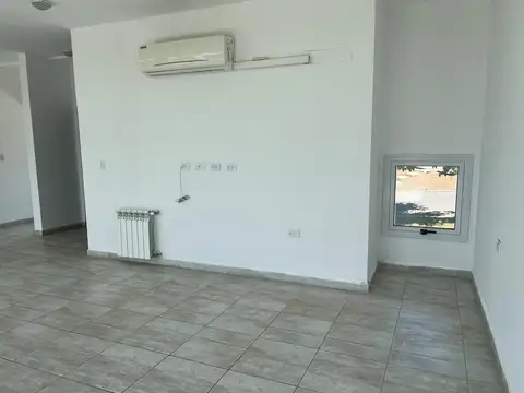 Casa en Alquiler con 4 cocheras