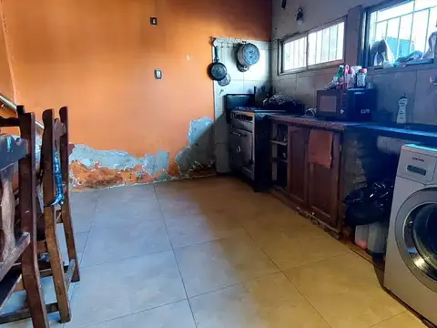 Casa 4 ambientes con 1 baño
