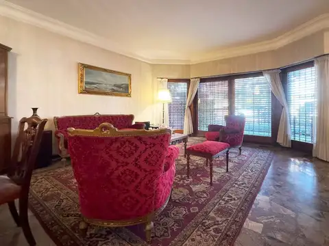 Casa 5 ambientes con 4 baños