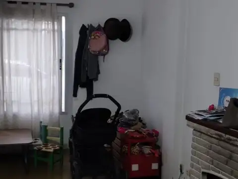 Casa 6 ambientes con 2 baños