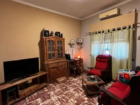 Casa 5 ambientes con 2 baños
