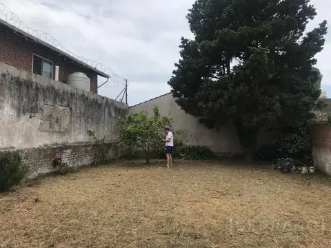 SGM. Venta Casa Faro Norte 6 ambientes 2 Plantas Jardin Cochera Calle Lituania y Thames 0