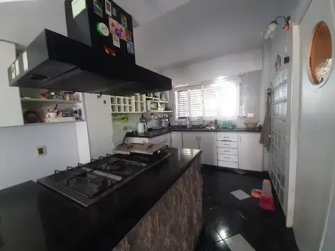 Casa 5 ambientes con 4 baños