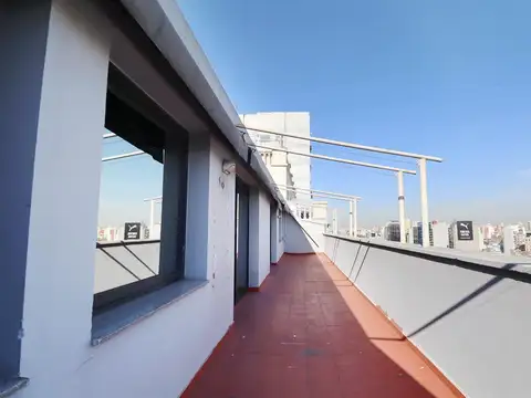 Oficina en Alquiler con 1 cochera