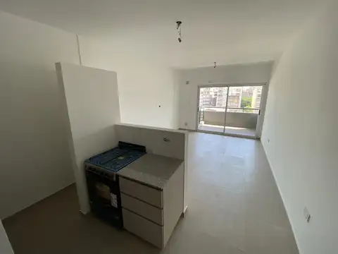 VENTA - Excelente monoambiente con balcón - Flores