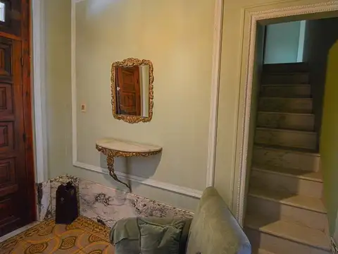 Casa 8 ambientes con 2 baños