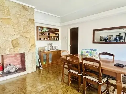 Casa 6 ambientes con 2 baños