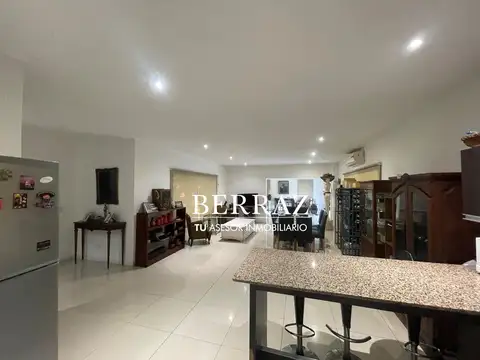 Casa en Venta con 3 cocheras