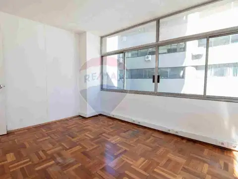 VENTA AMPLIA OFICINA EN CORDON CON BUENA RENTA