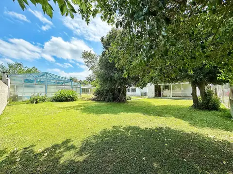 Casa-Lote-Pileta cubierta