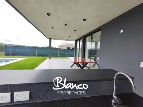 Casa en Alquiler Temporal en Puertos, USD 3.700