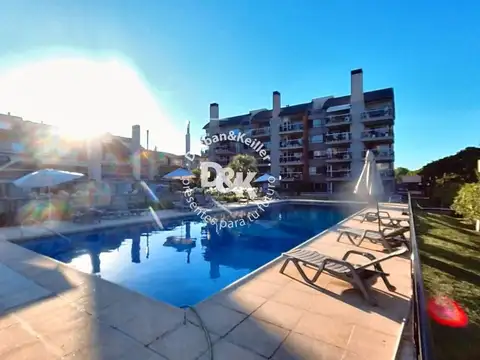 Departamento en venta de 2 dormitorios en complejo Terrazas del Sol