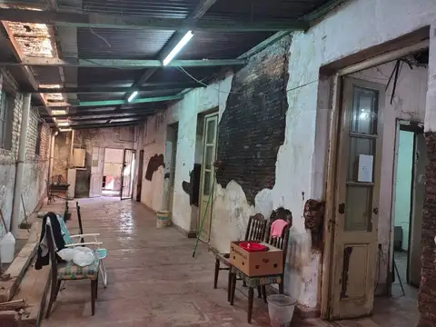 Avenida Julio A. Roca 200