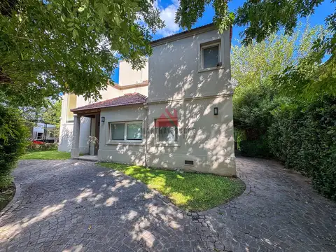 Casa 5 ambientes con 3 baños