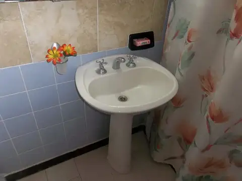 Excelente departamento de 1 ambiente con balcón vista lateral al mar