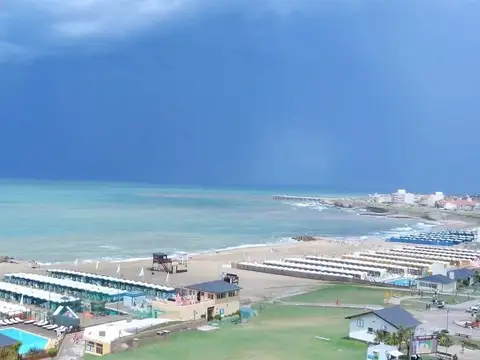 Excelente departamento de 1 ambiente con balcón vista lateral al mar