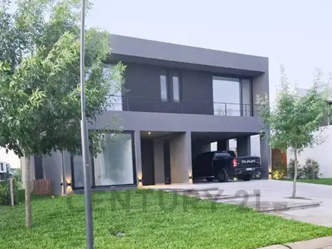 CASA DE 4 DORMITORIOS A LA LAGUNA A ESTRENAR