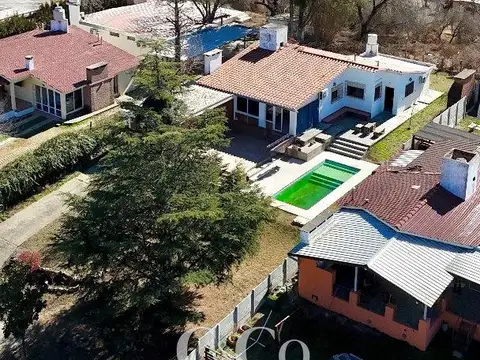 Casa 6 ambientes con 2 baños