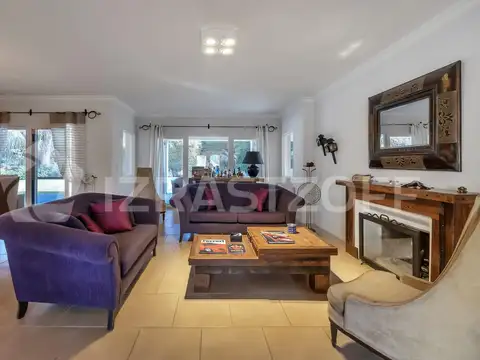 Casa en Venta en Pilar del Este - Los Jazmines, USD 420.000