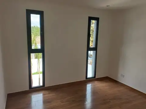 Casa 4 ambientes con 2 baños