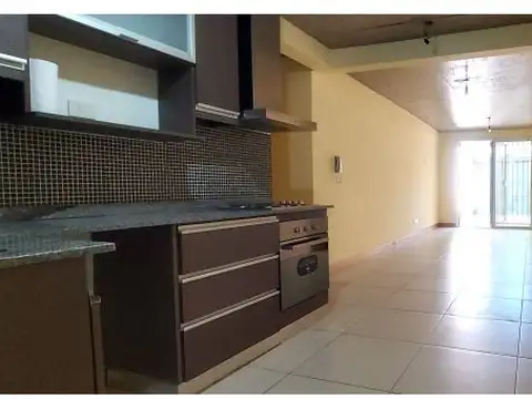 Monoambiente con patio o cochera