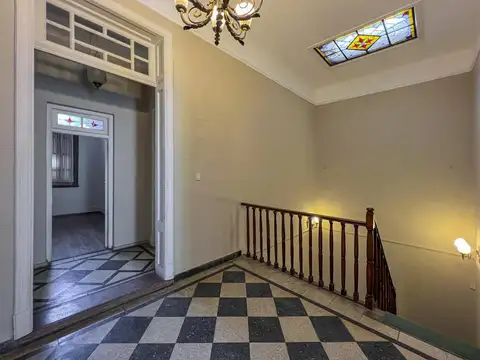 Casa comercial o residencial con 13 ambientes en zona río