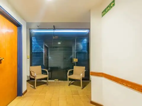 Oficina en Venta con 5 cocheras