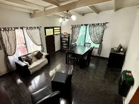 Casa en Venta con 2 cocheras