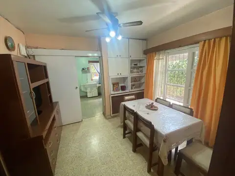 Casa 5 ambientes con 2 baños