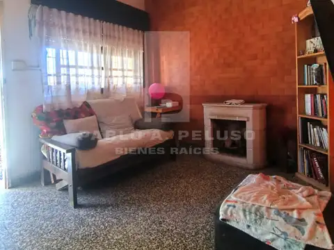 Casa 5 ambientes con 2 baños