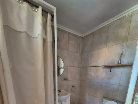 Casa 2 ambientes con 1 baño