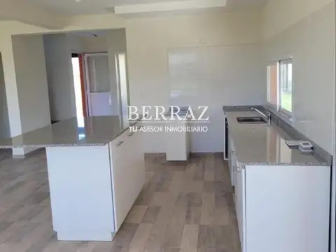 Casa 4 ambientes con 3 baños