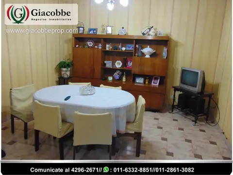 Casa 4 ambientes con 2 baños