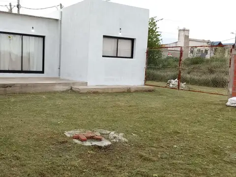 Casa en Alquiler en Melchor Romero, $ 850.000