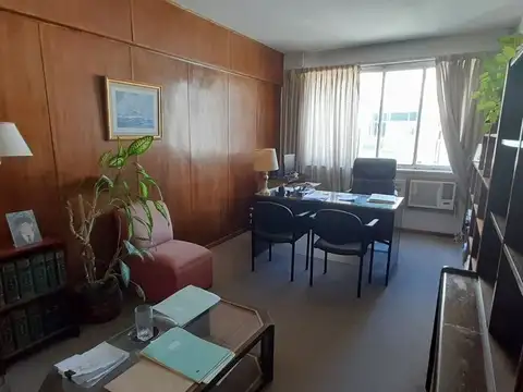 VENTA DE OFICINA 3 AMBIENTES CON BAÑO TRIBUNALES