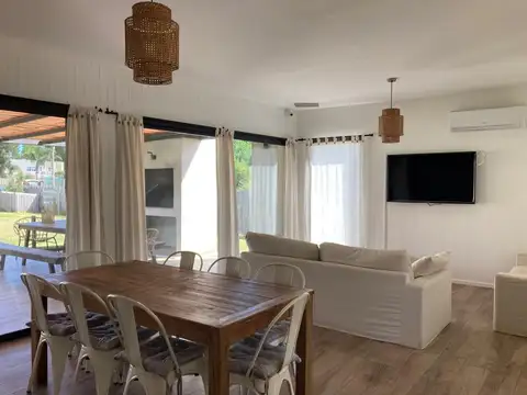 Casa 4 ambientes con 3 baños