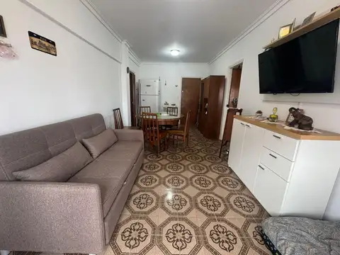 Departamento 2 ambientes a la calle en La Perla