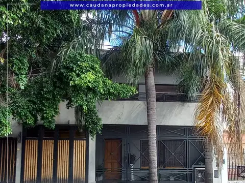 Casa seis ambientes con galpon - Sourignes 1700 Palomar