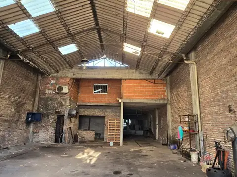 Galpón en alquiler en Luis Guillon