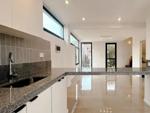 Depto Tipo Casa en Venta de 3 ambientes