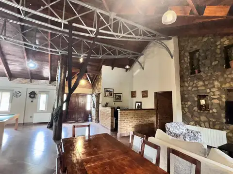 Casa en Venta con 2 cocheras