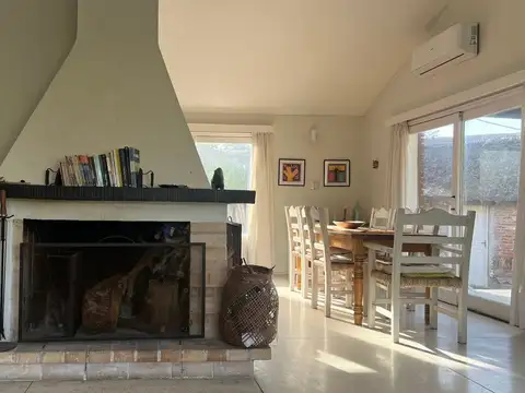 Casa en Alquiler con 1 cochera