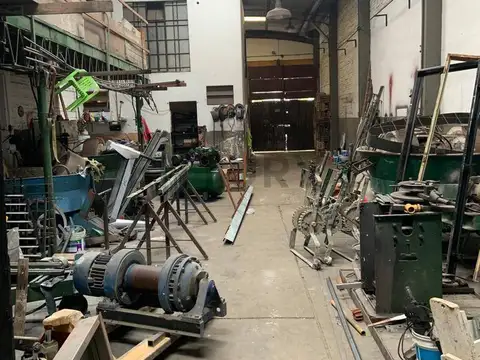 Galpon en Venta 44  mts Fondo