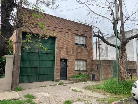 Galpon en venta  ubicado en calle  529 entre 12 y 13.