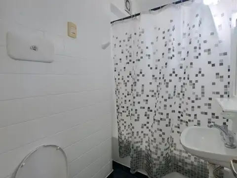 ALQUILA HERMOSO MONOAMBIENTE CON BALCON AL FRENTE EN PLENO SAN TELMO