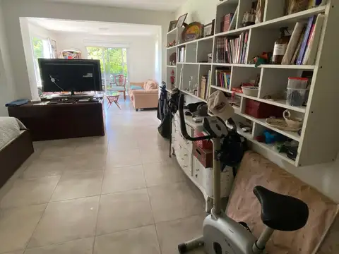 Casa 8 ambientes con 3 baños